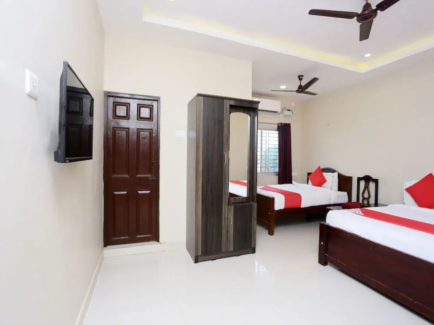 OYO 19821 Hotel Ram Leela