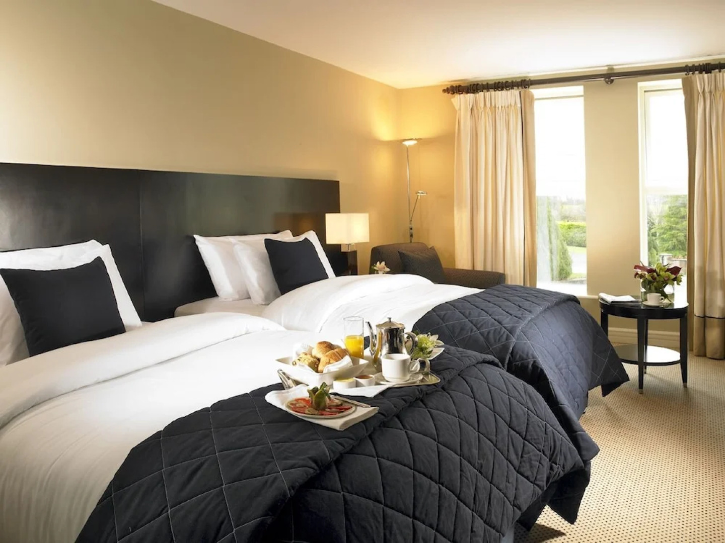 Horse and Jockey Hotel