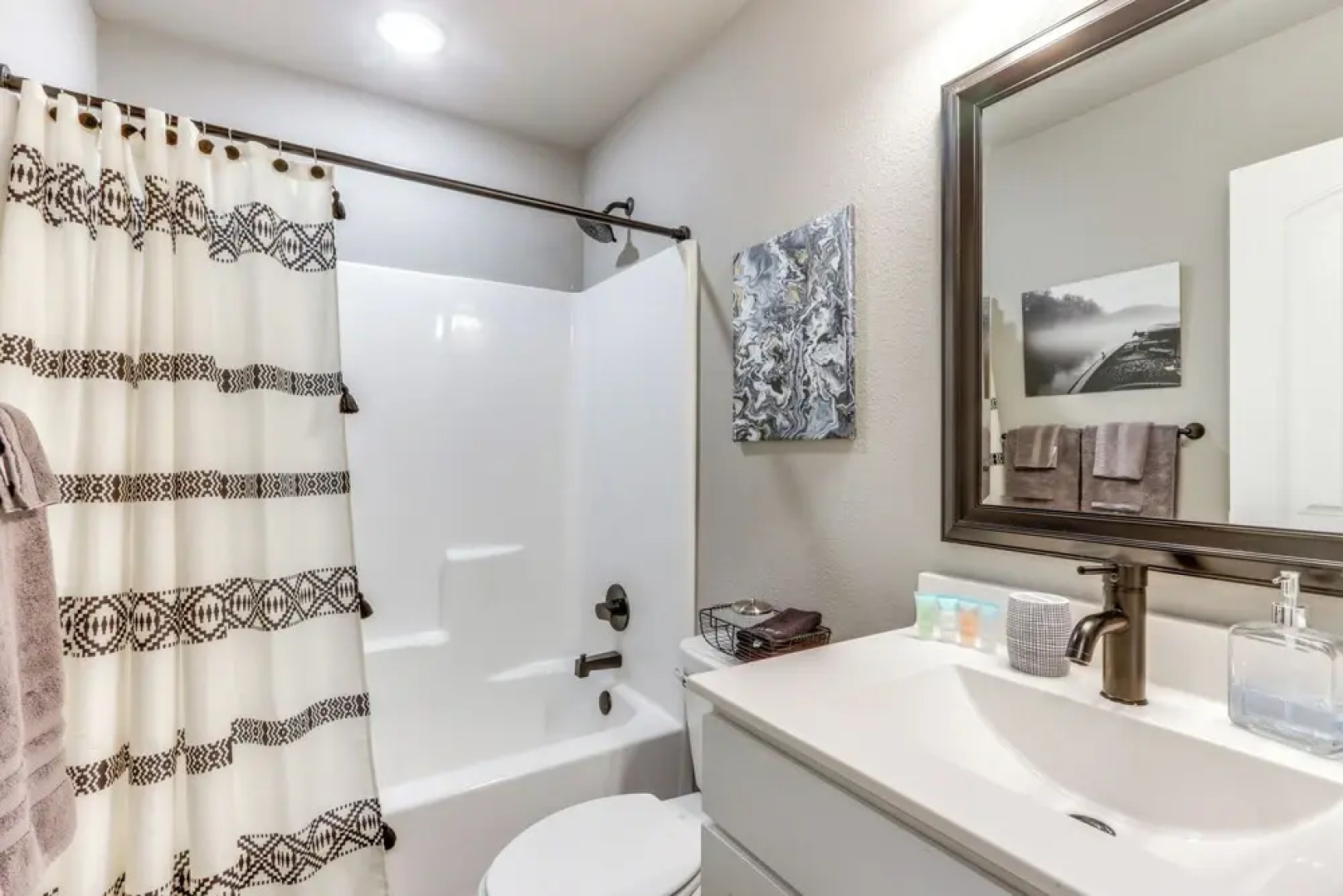 Eureka Springs Family Home - 1/2 Mi to Marina!