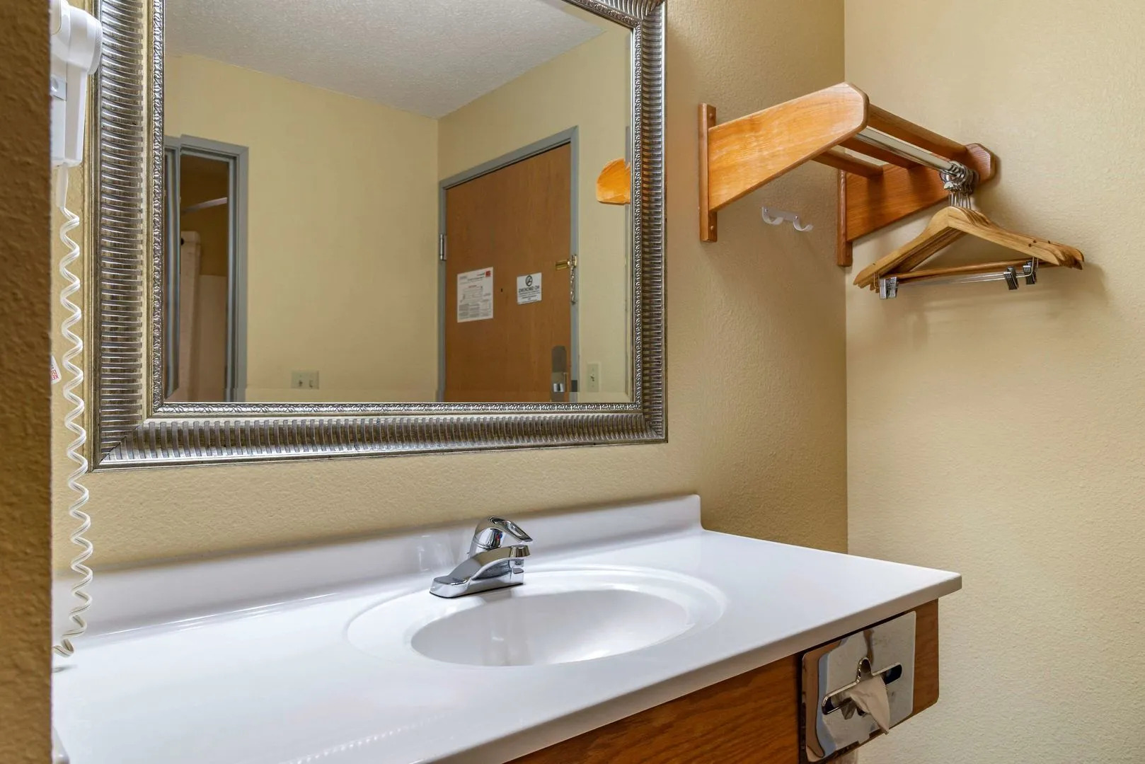 Coratel Inn & Suites By Jasper River Falls