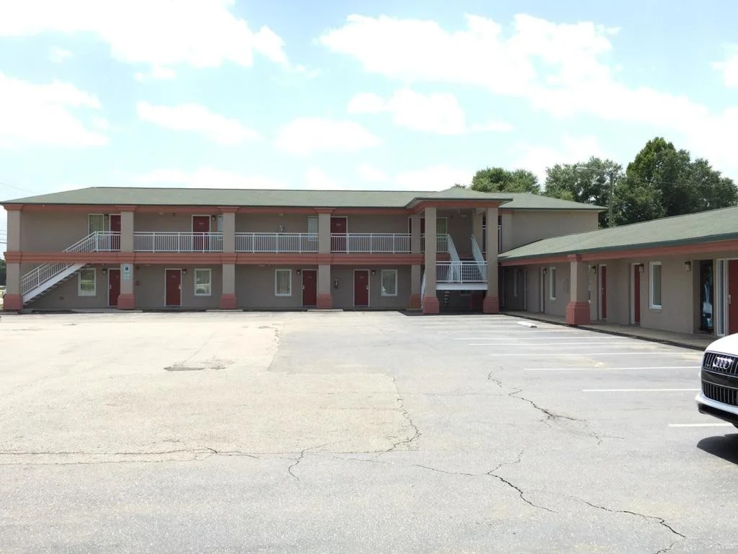 Crown Inn - Fayetteville