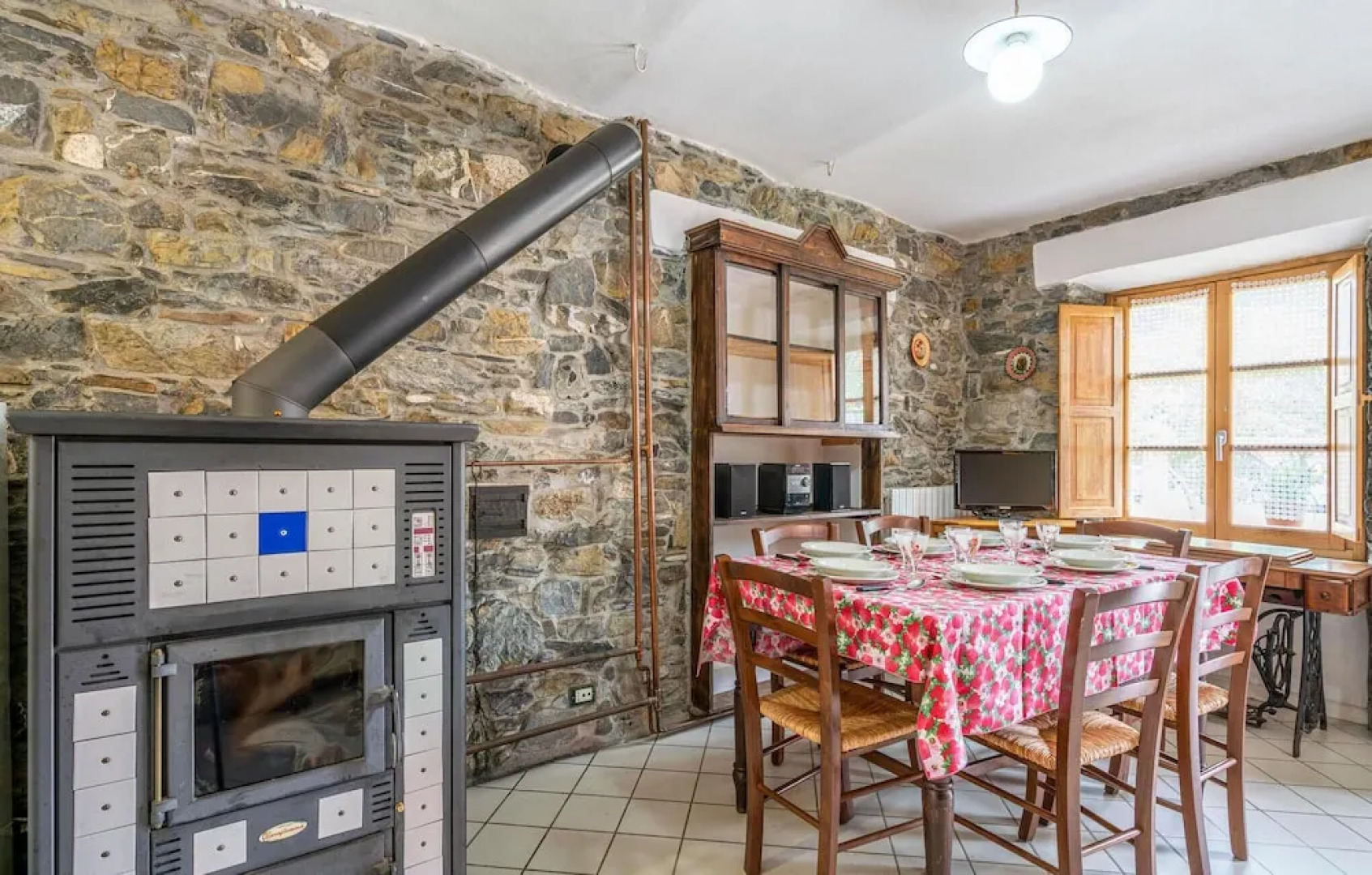 Awesome Home in Loco di Rovegno With Wifi and 4 Bedrooms