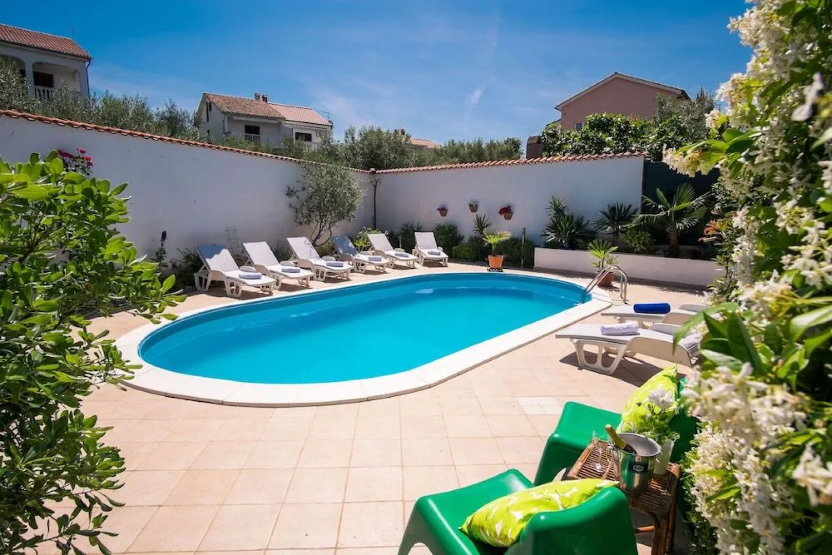 Apartment Dina with pool