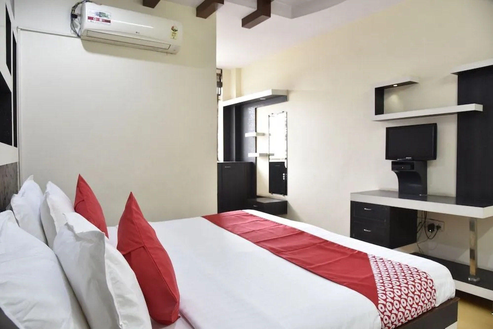 Oyo 49896 Hotel Ic Inn