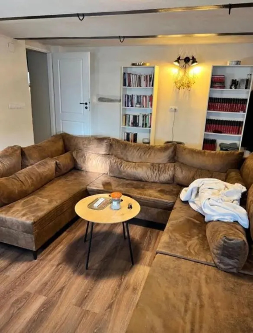 Cozy Contemporary Saxon Apartment