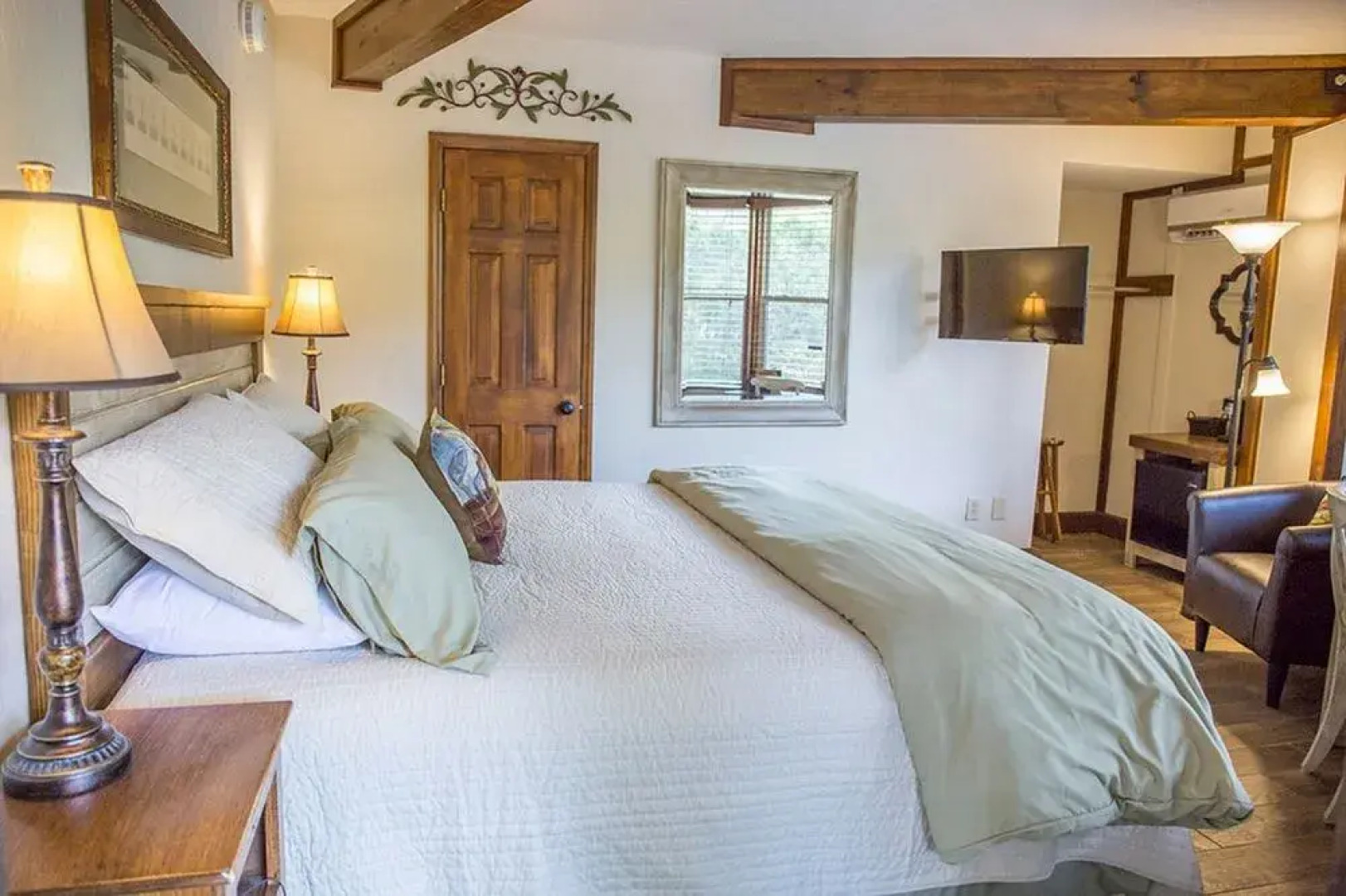 Woodlands Inn Of Sapphire Bed & Breakfast