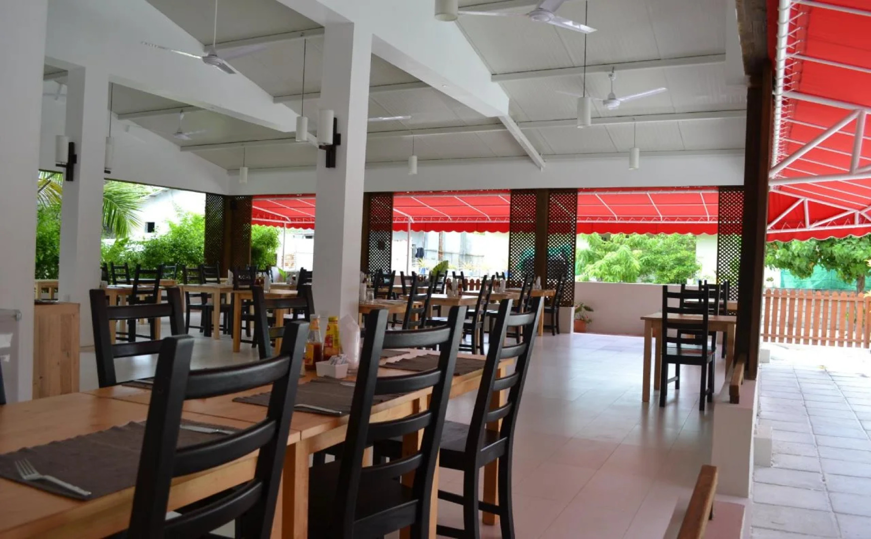 TME Retreats Dhigurah