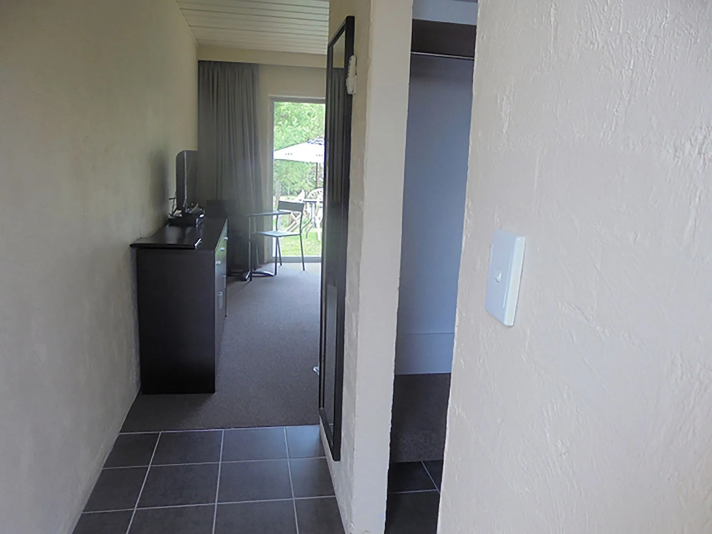 Riverbank Park Motel