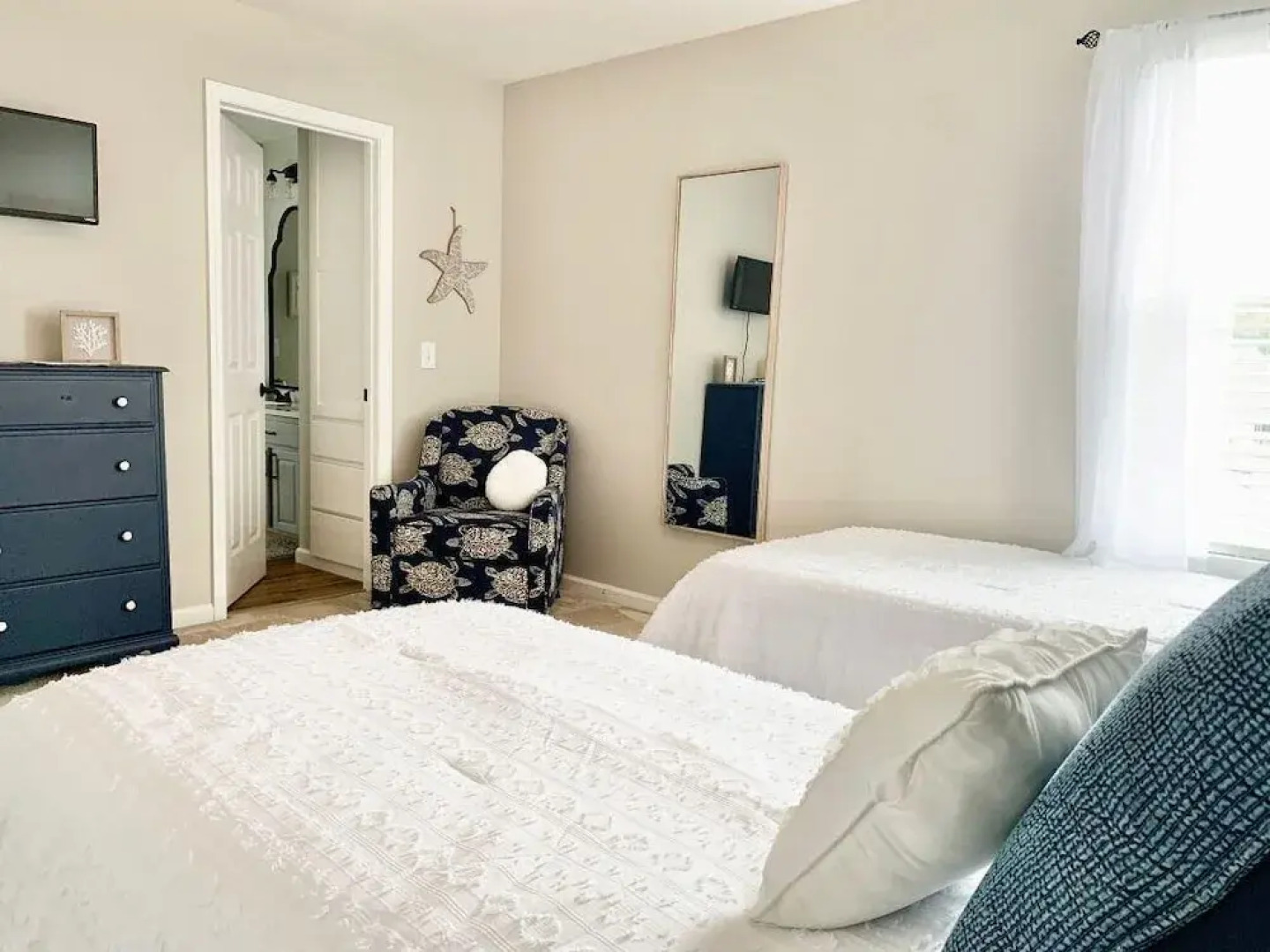 Saltee Cove Coastal Getaway - Charming 3 Bedroom/2.5 Bath Lowcountry Cottage