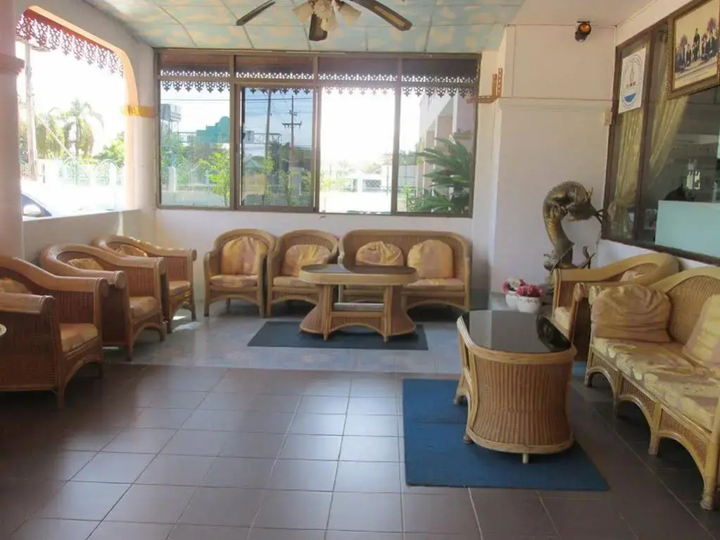 Royal Jommanee Hotel