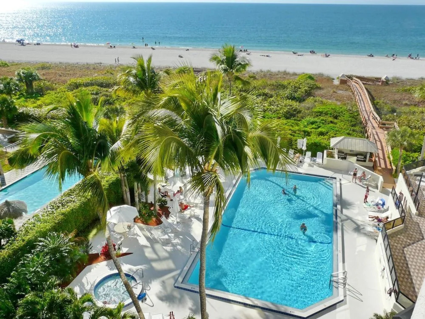 Stylish Beachfront Condo With Spa/pool and Ocean Views