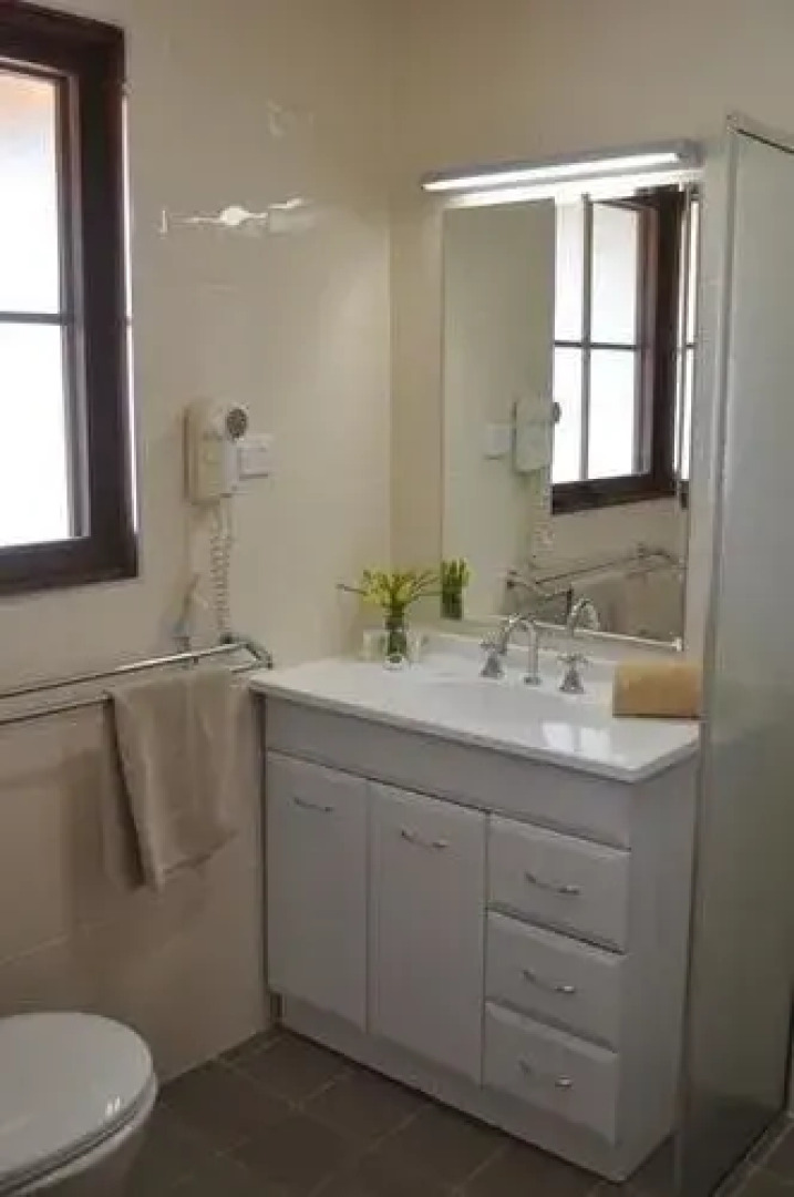 Lightning Ridge Outback Resort & Caravan Park