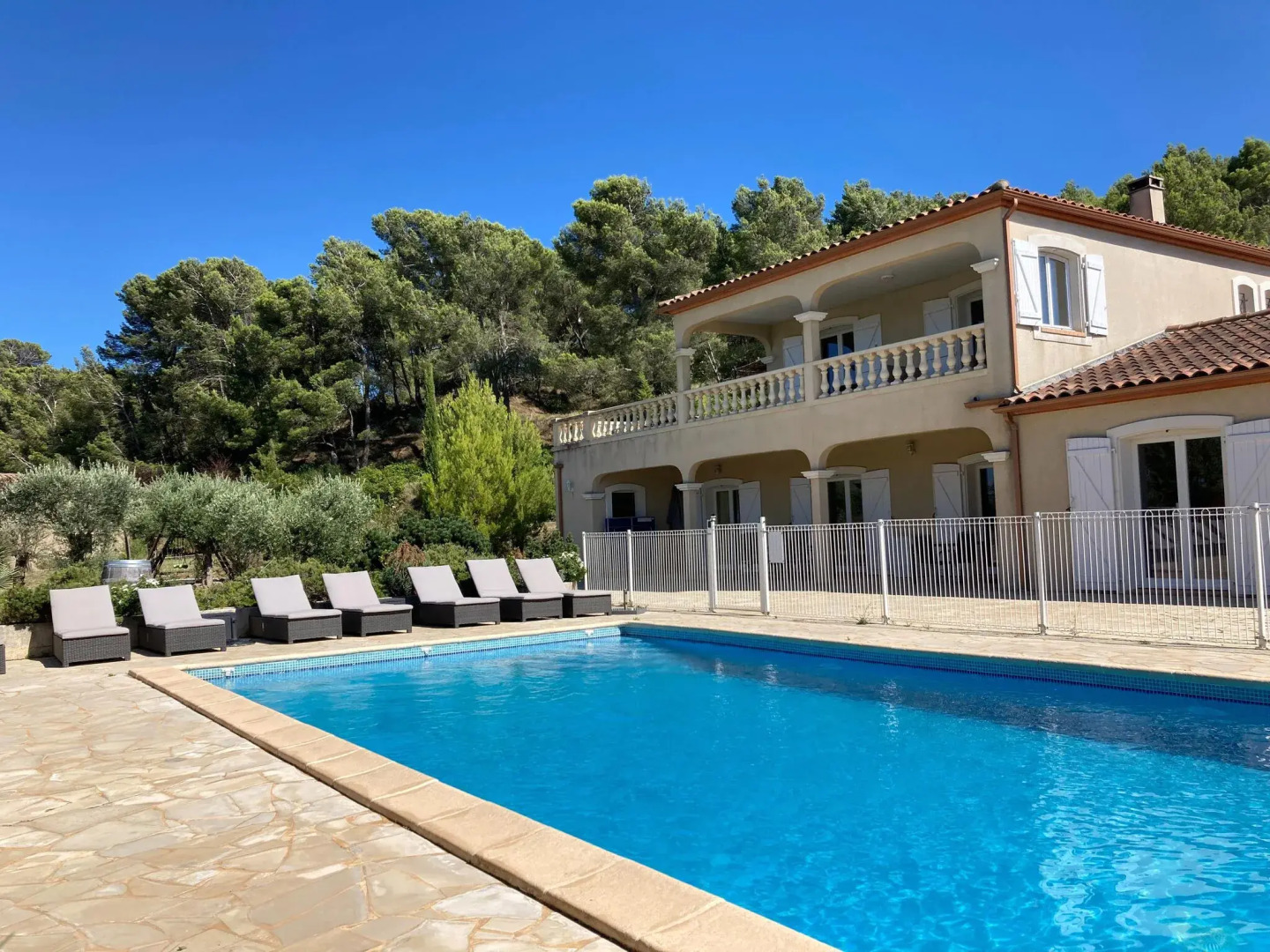 Cosy Villa in Montbrun-des-corbieres With Jacuzzi