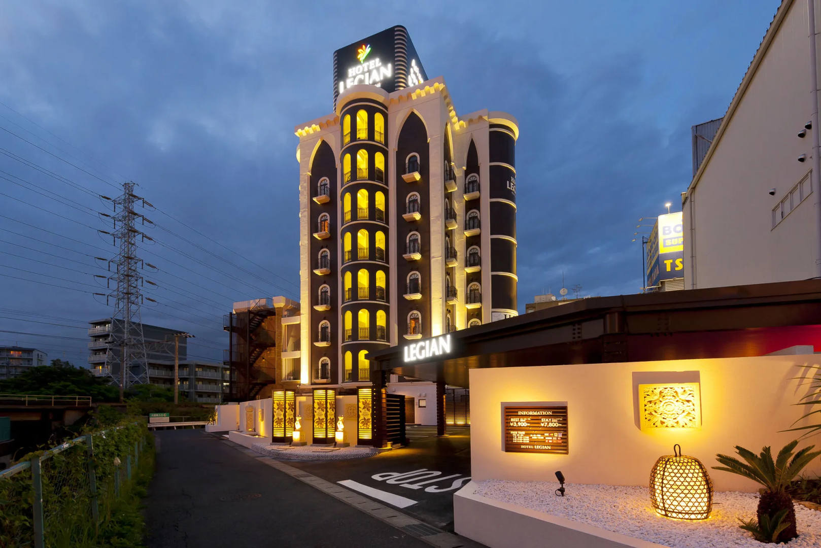 Hotel MYTH