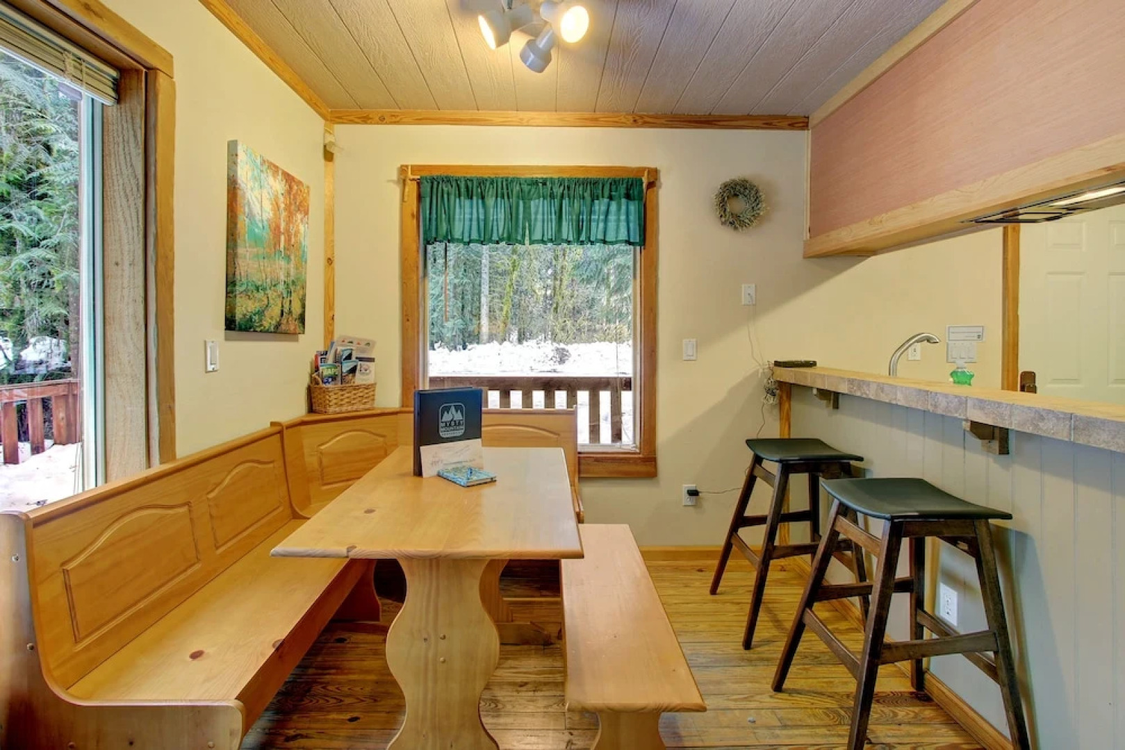 Cedar Sky Cabin - Three Bedroom Cabin with Hot Tub