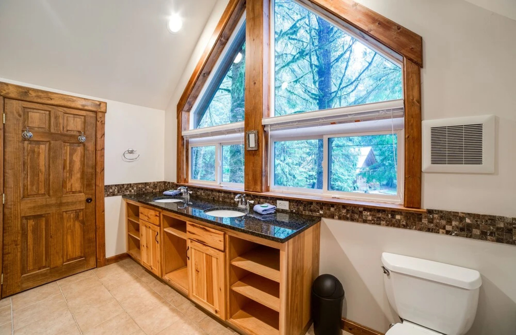 Mt. Baker Lodging Cabin 50 - Hot Tub, WiFi, Sleeps 8! by MBL