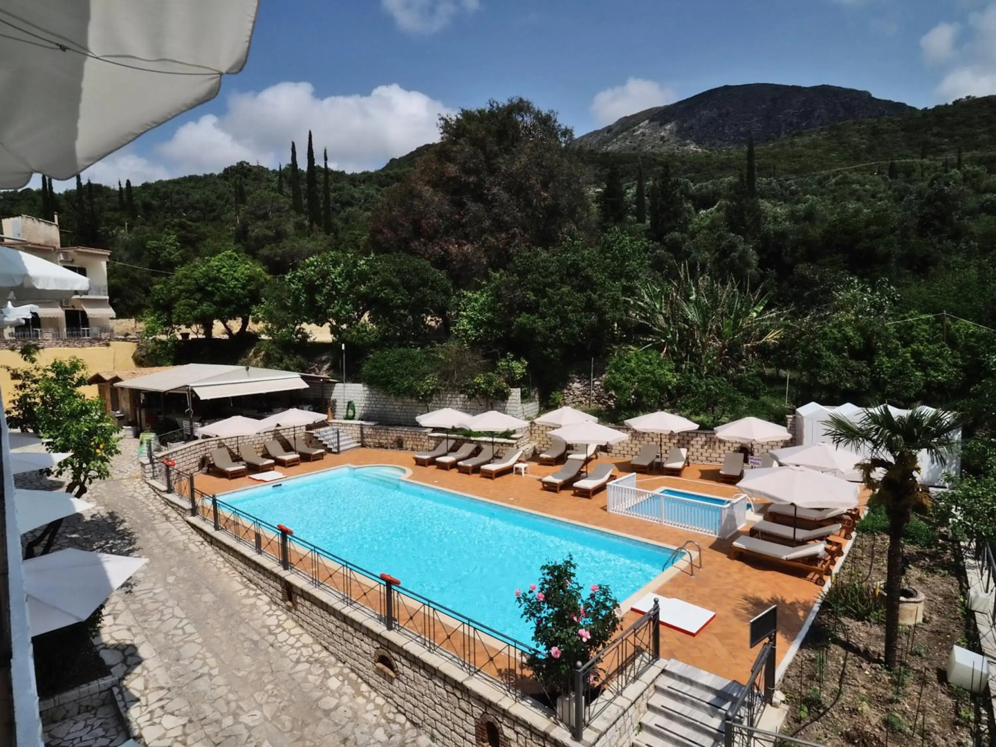 Bella Vista Hotel & Apartments