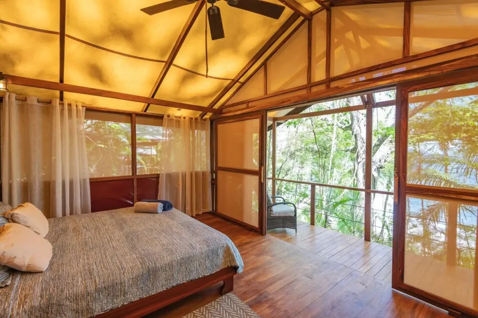 Los Vivos Beachfront Experience