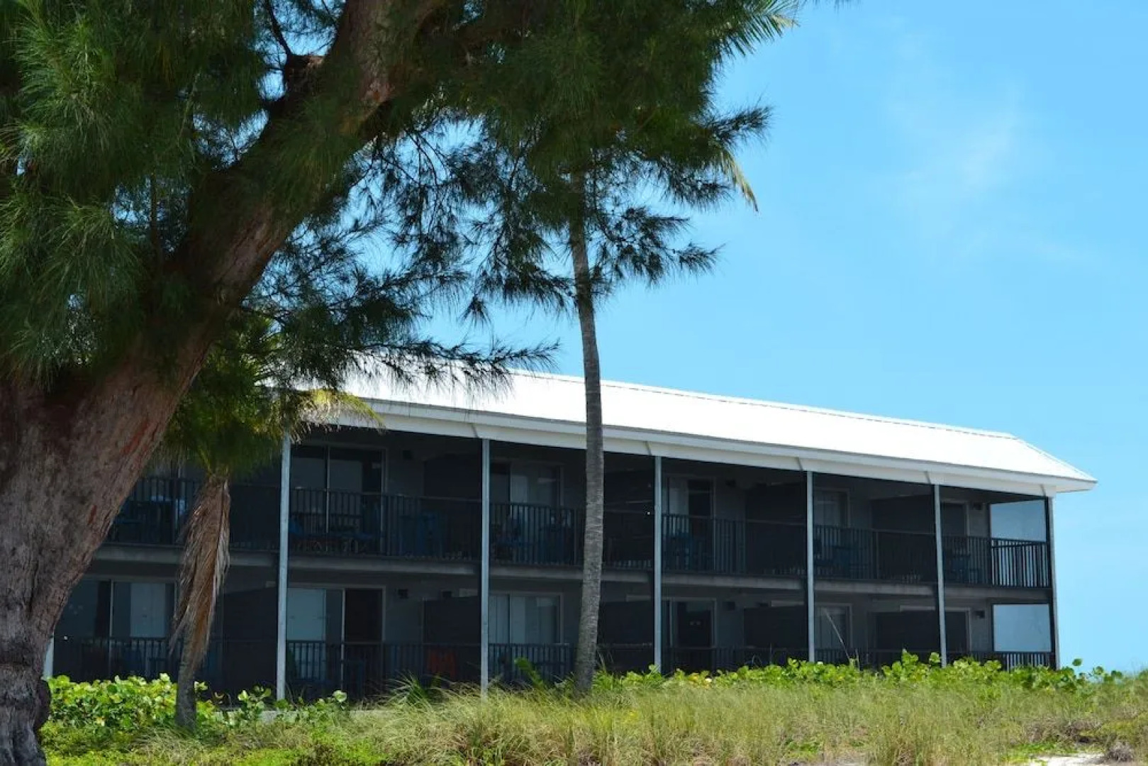 Shalimar Cottages And Motel