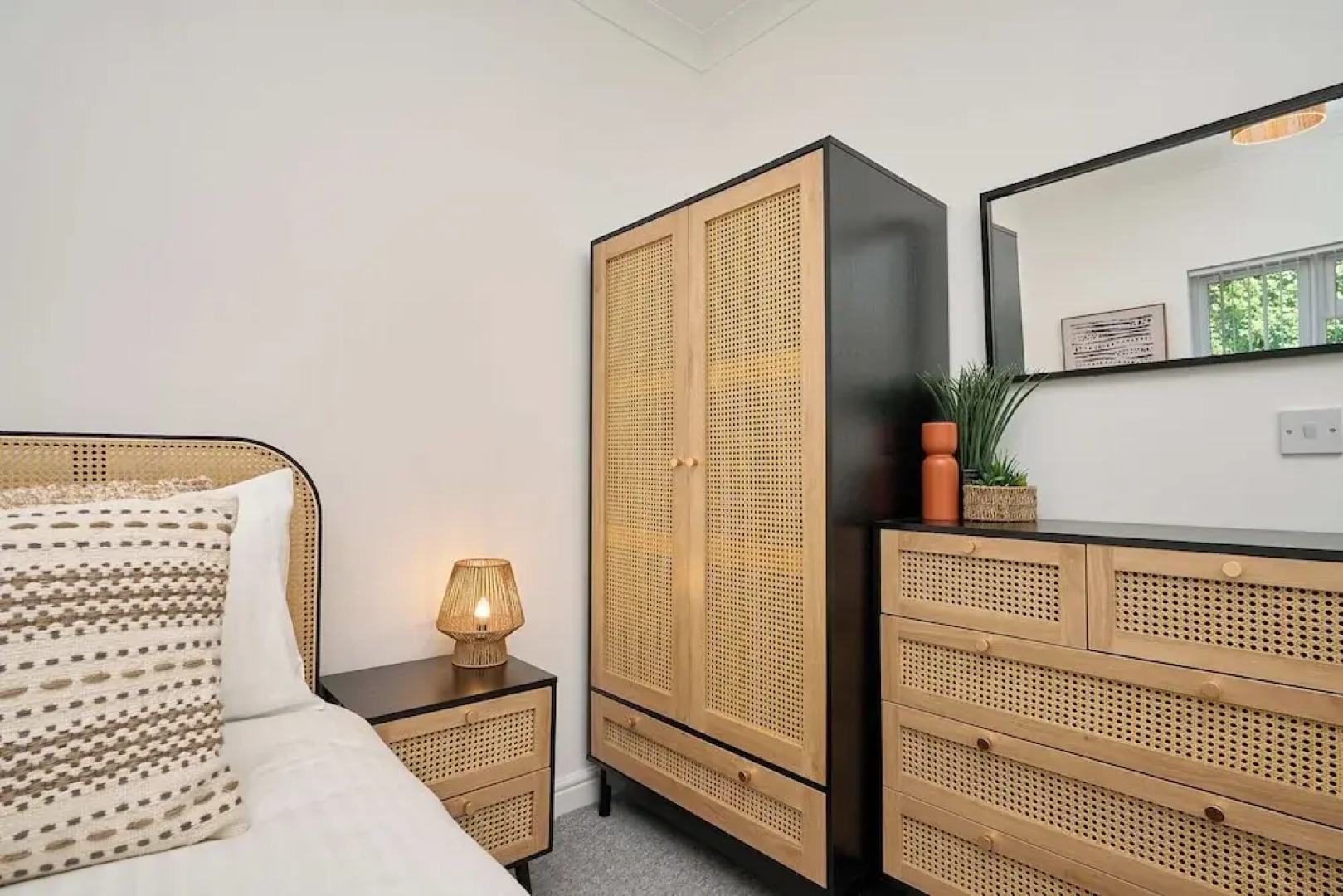 Spacious One Bed Apt With Scenic Views