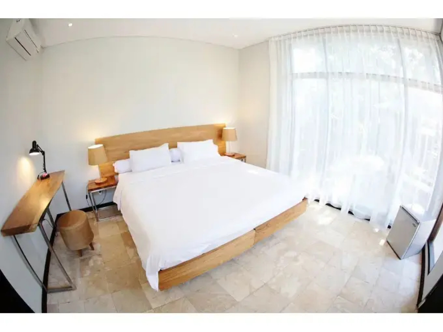 Wave House - Surf Camp