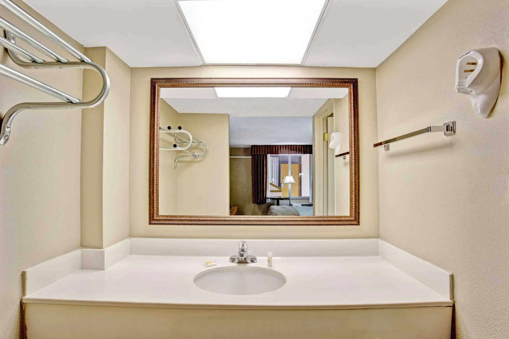 Days Inn Louisville Central University & Expo Center