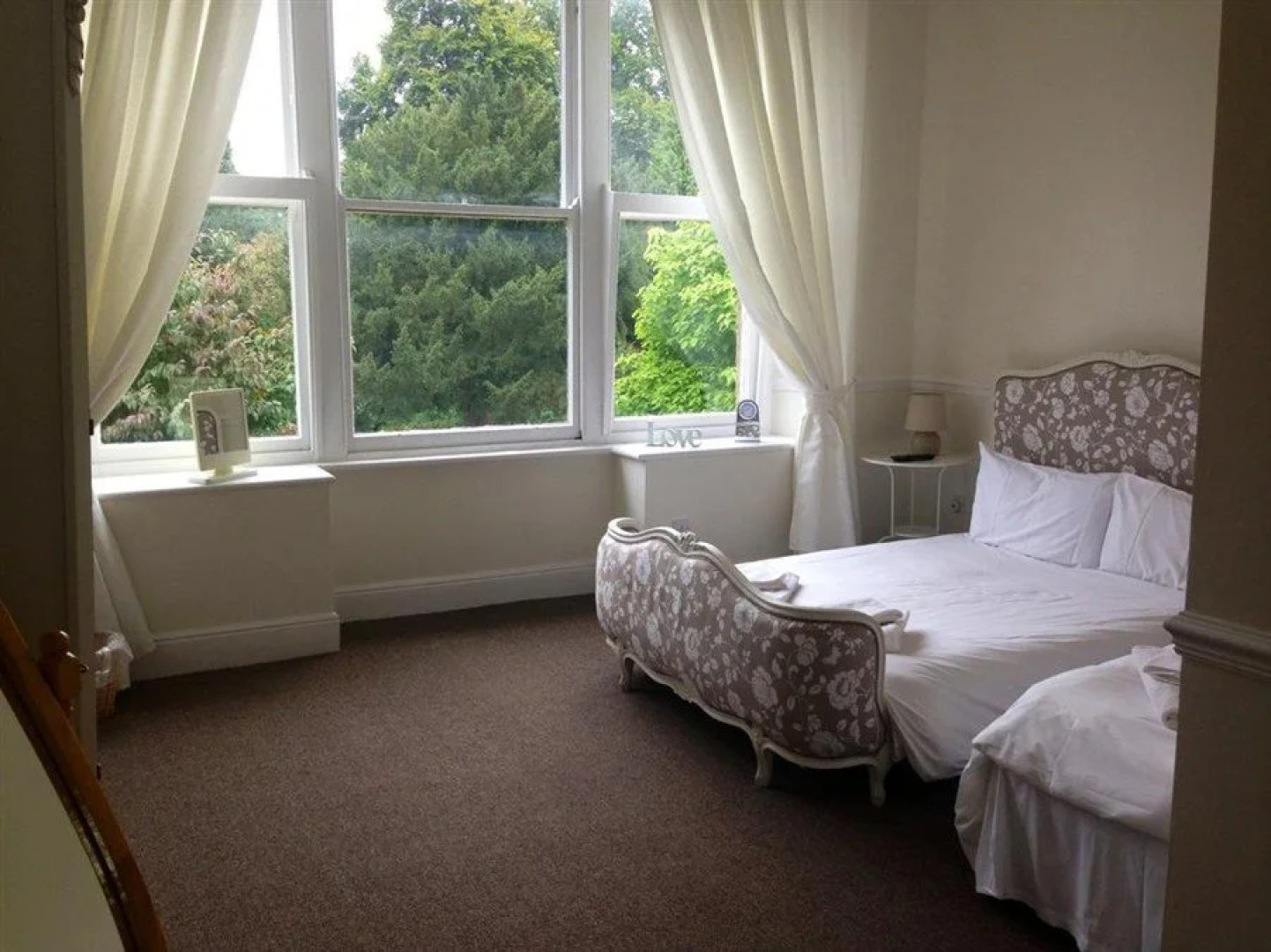 Mansfield Manor Hotel