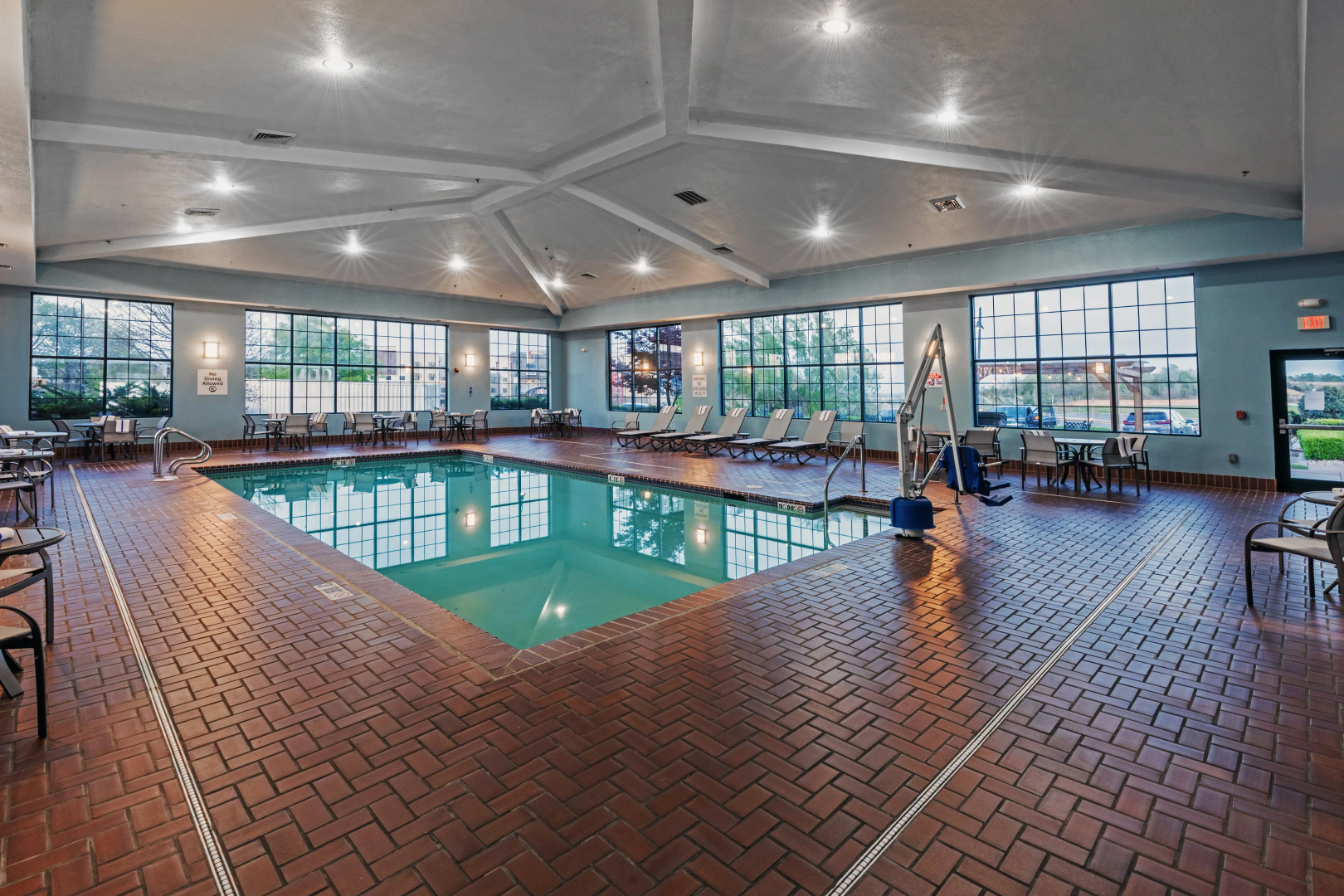 Holiday Inn Express & Suites Tulsa S Broken Arrow Hwy 51 by IHG