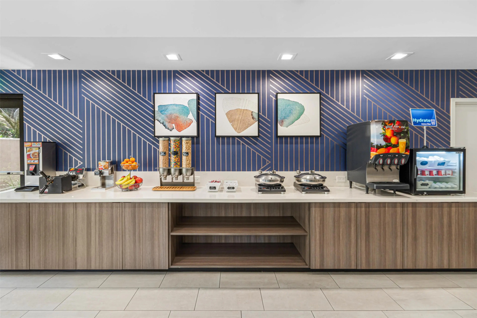 Best Western Valencia/Six Flags Inn & Suites