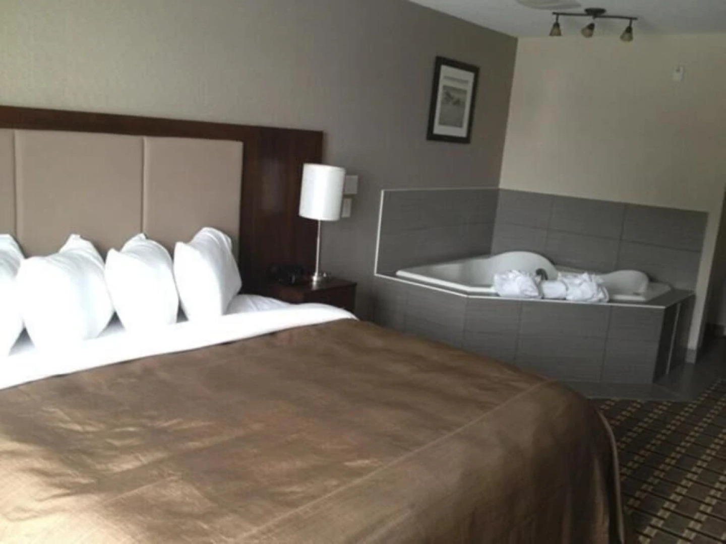 Redvers Western Star Inn & Suites