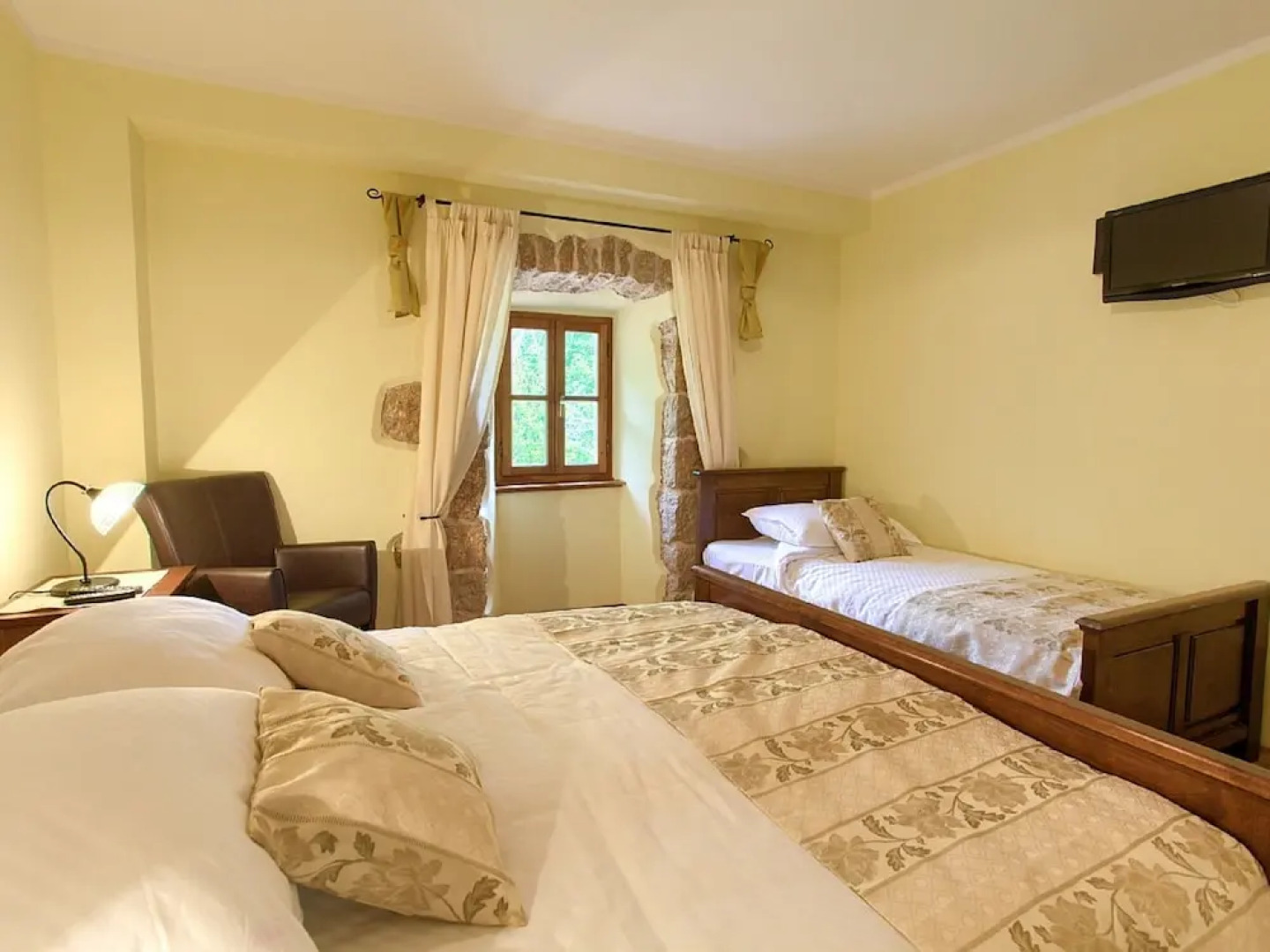 Attractive Villa in Kras with Swimming Pool