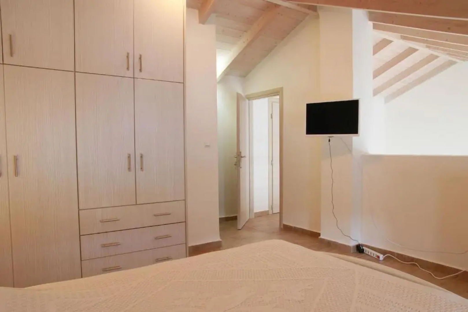 Xaradiotis House - A modern home away from home