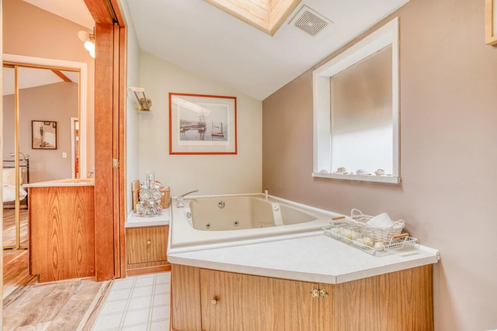 Lakefront Beachhouse