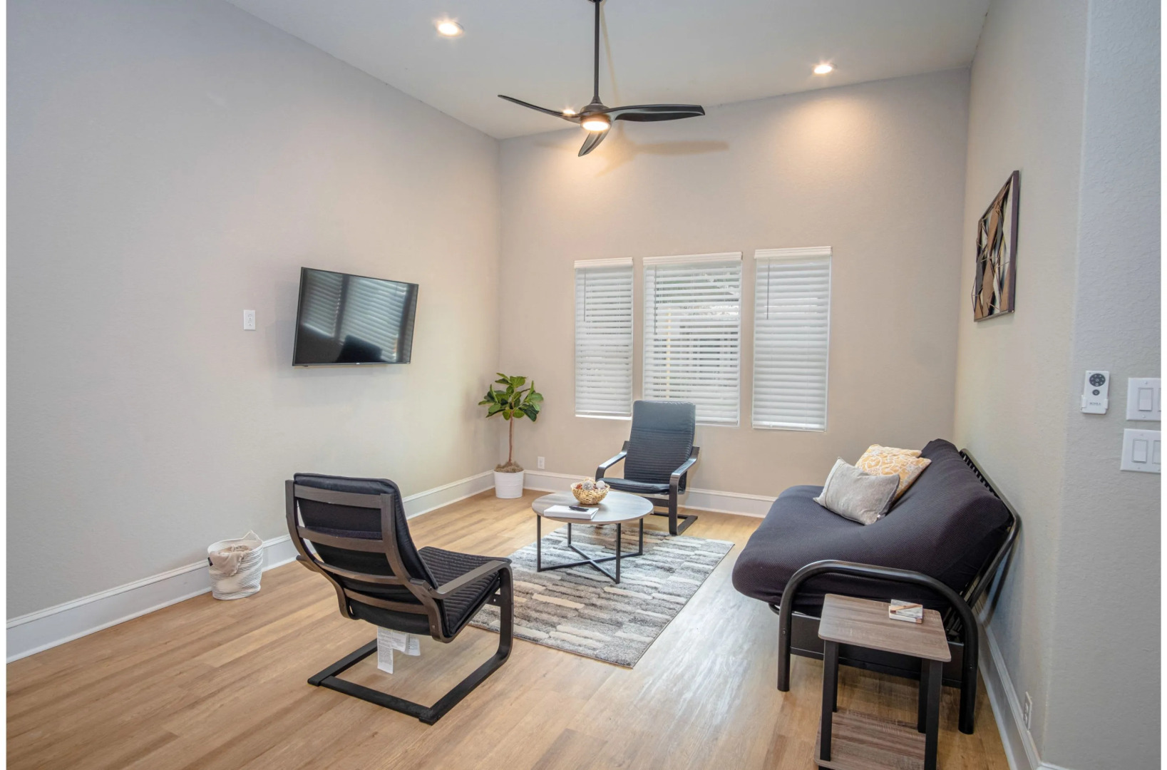 Brand New Remodeled 3BR/2BA House Near Downtown