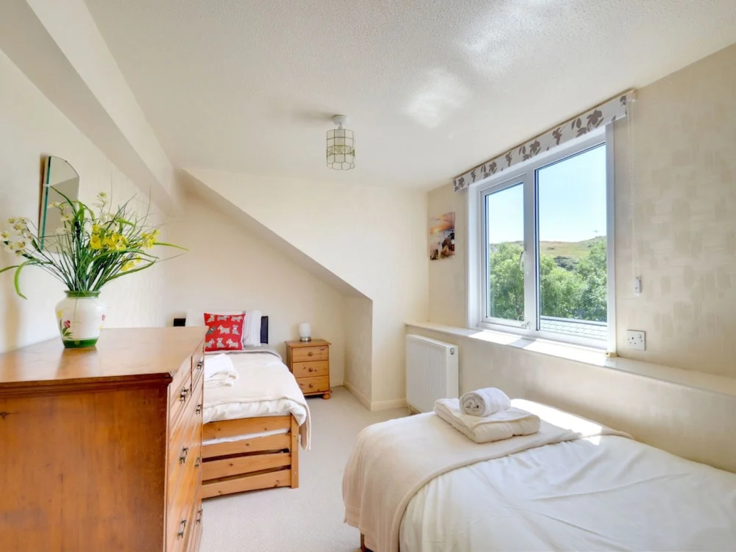 Spacious 2-Story Apartment in a Central Location near Sea