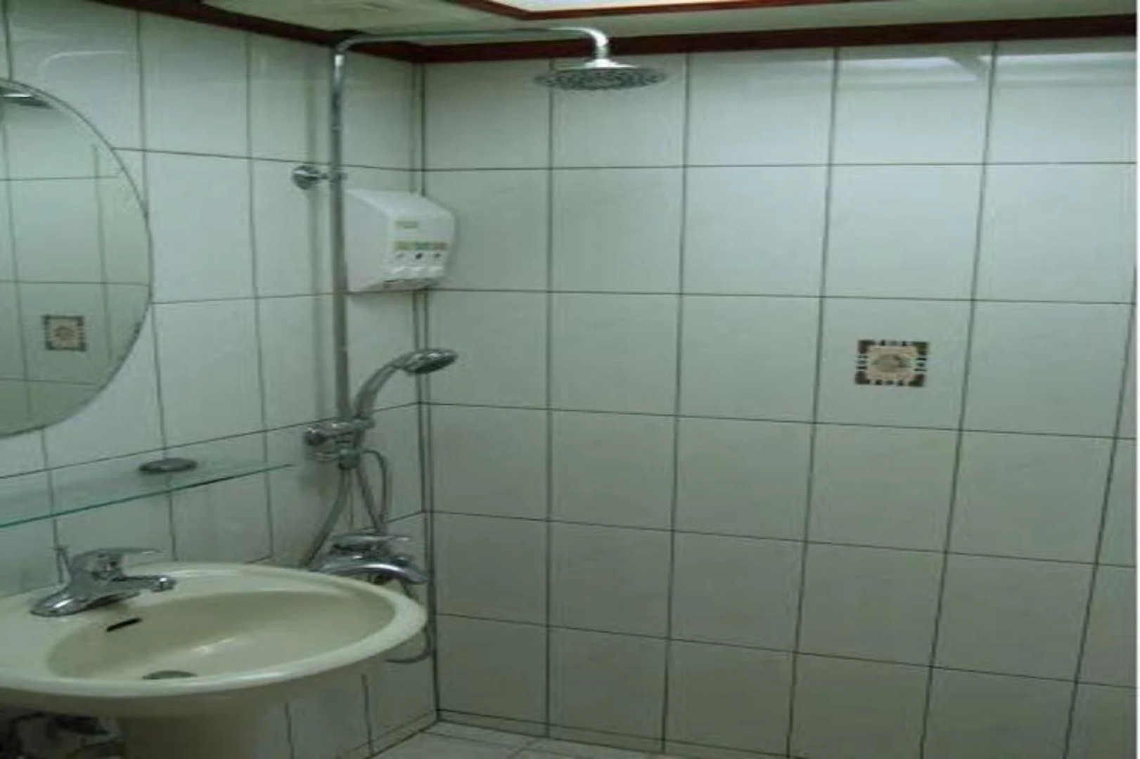 Golden Swallow Hotel