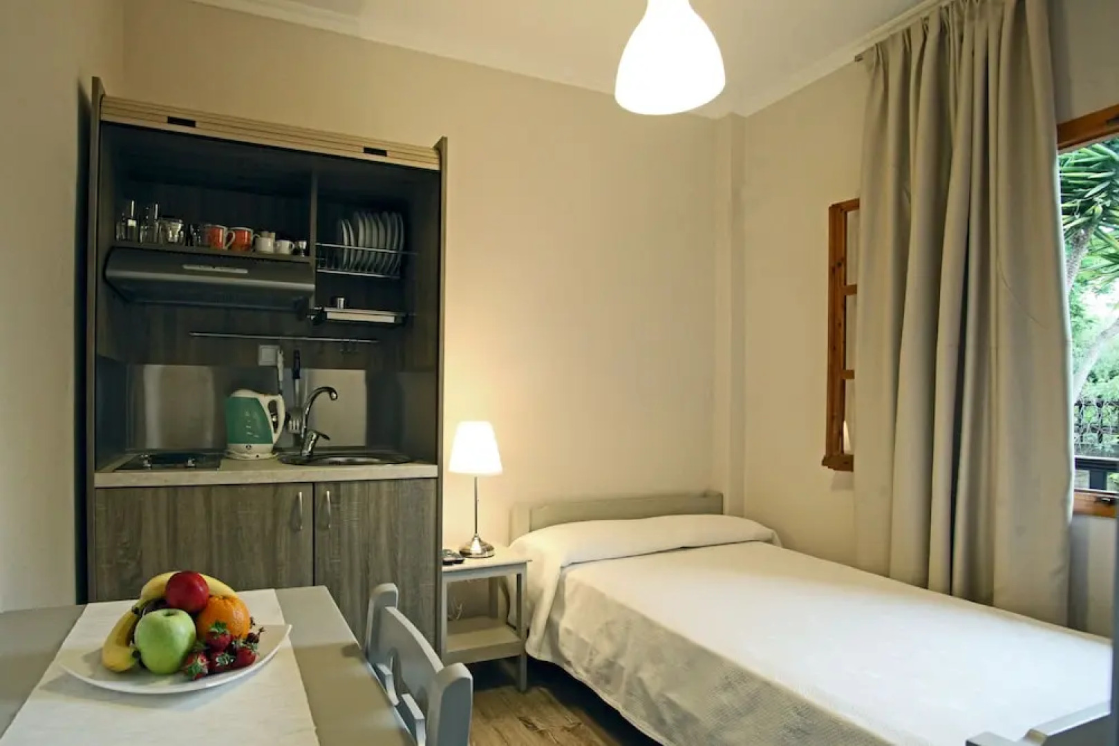 Apollo Apartments & Studios