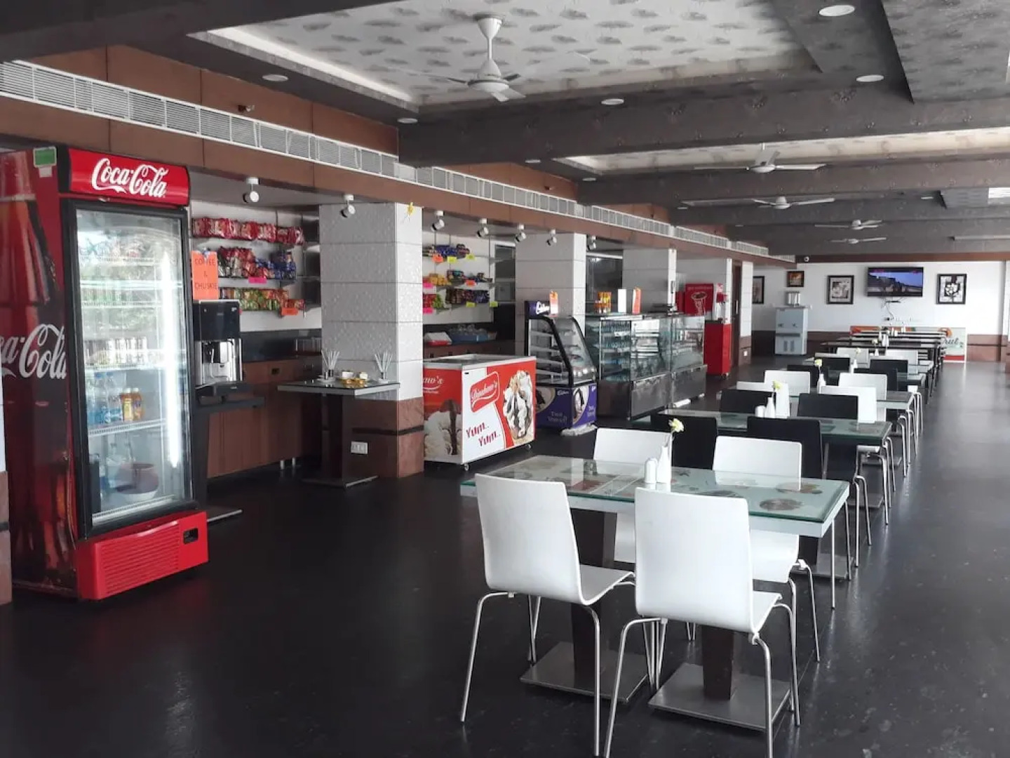 OYO Premium VIP Road