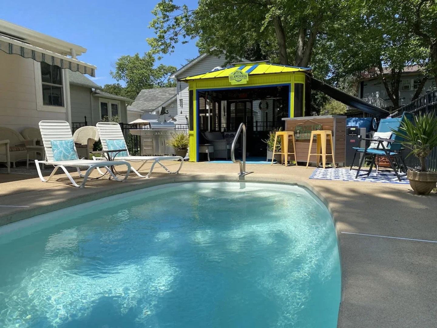 Colonial Beach Plaza Bed & Breakfast