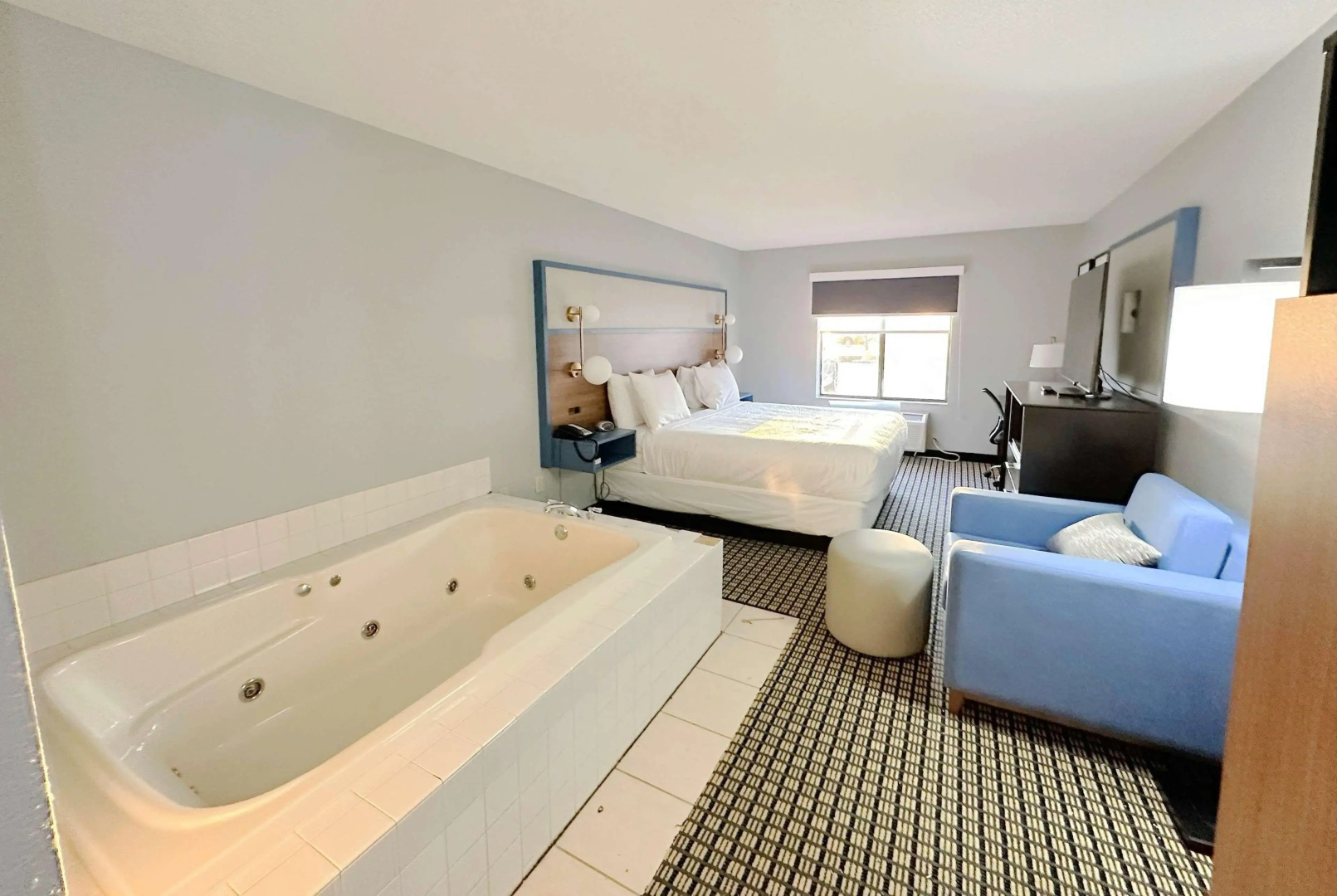 AmericInn by Wyndham Reedsburg
