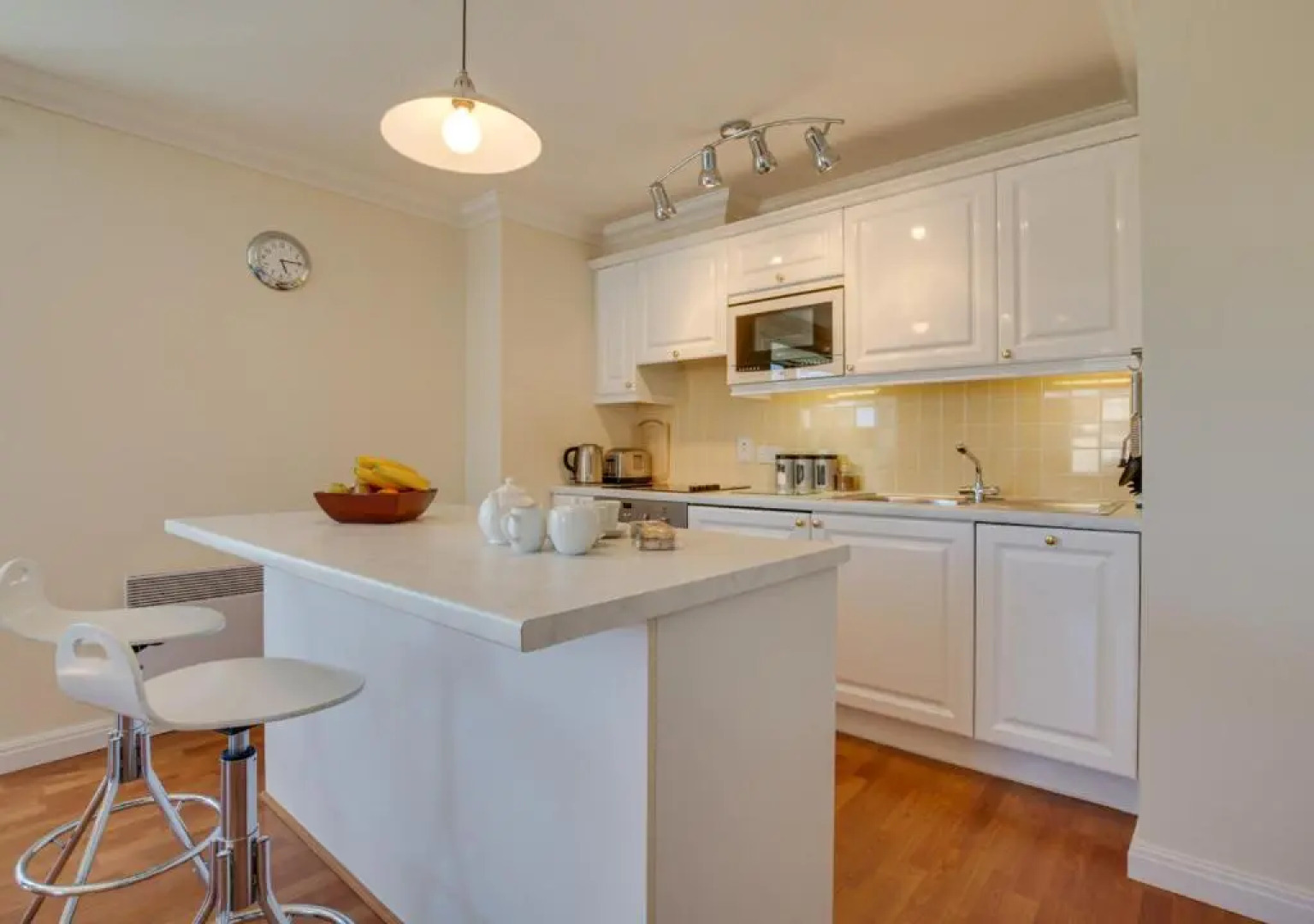 32 St Brides Bay View Apts