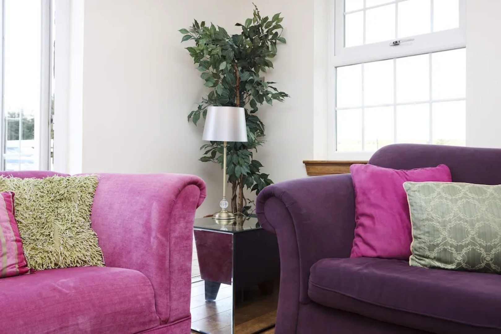 JOIVY Greenknowes Farmhouse Retreat 7 Bed With Hot Tub And Bar