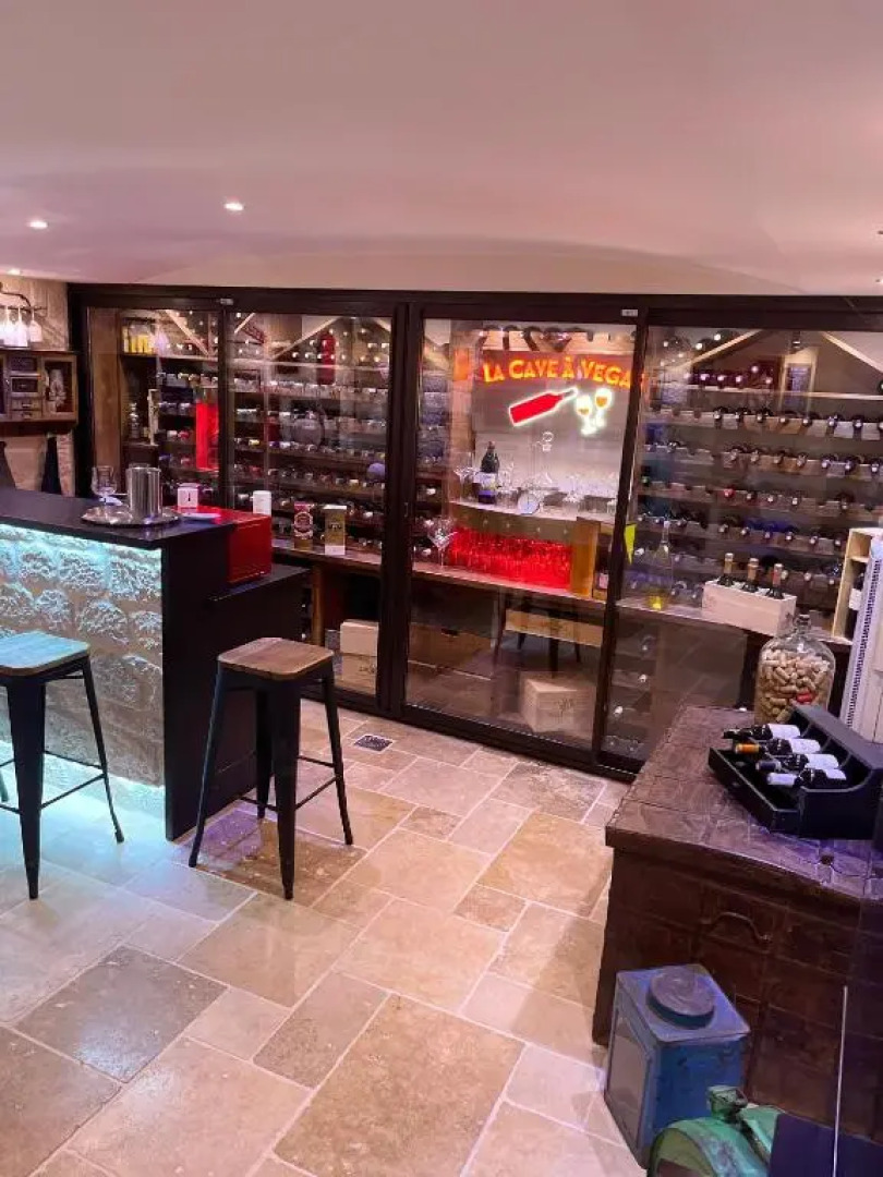 Chambre d h¿tes ind¿ndante Jacuzzi Cave Bar SUITE 785