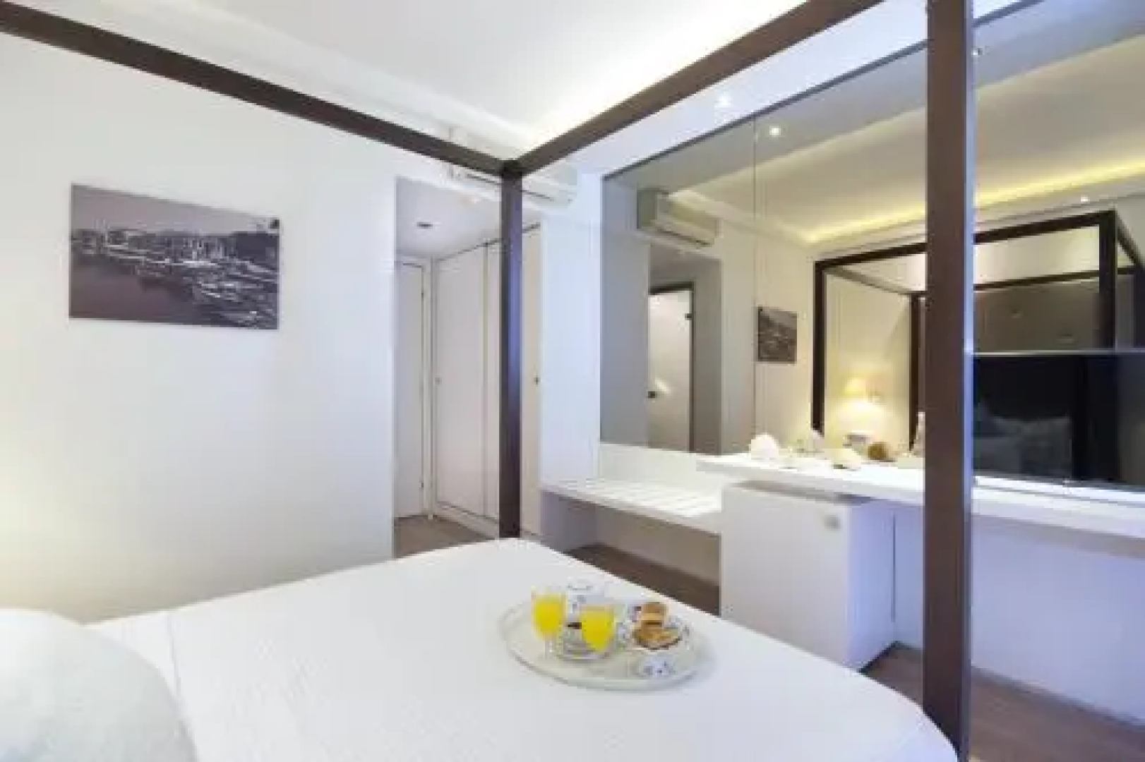 Socrates Plaza Hotel