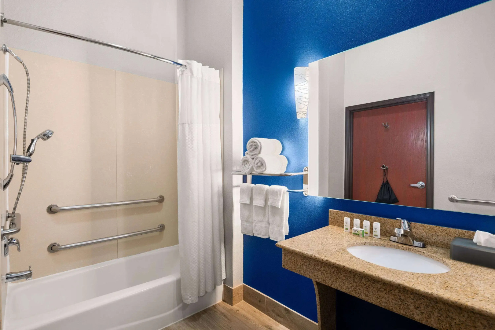 La Quinta Inn & Suites by Wyndham Denton - University Drive