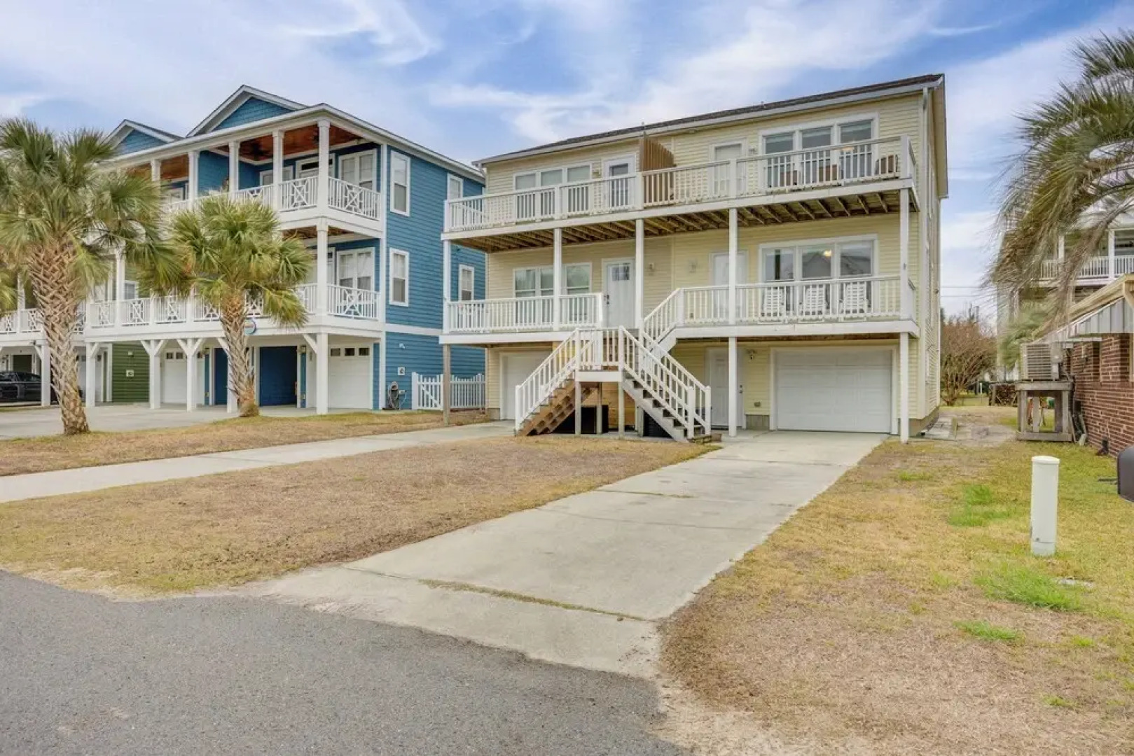Walk to Shore: Multi-deck Townhome in Kure Beach!