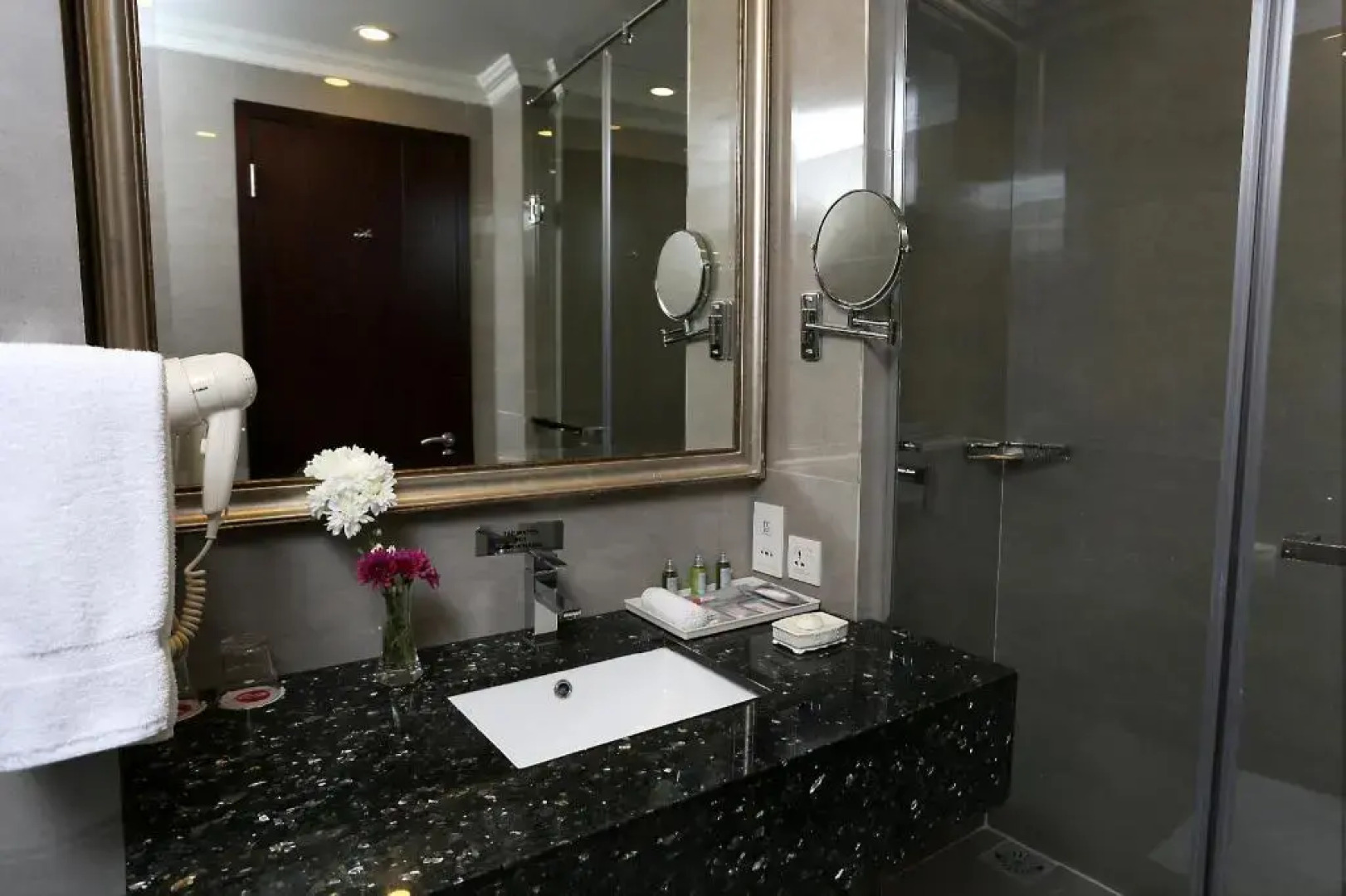 Ramada Plaza by Wyndham Karachi Airport Hotel