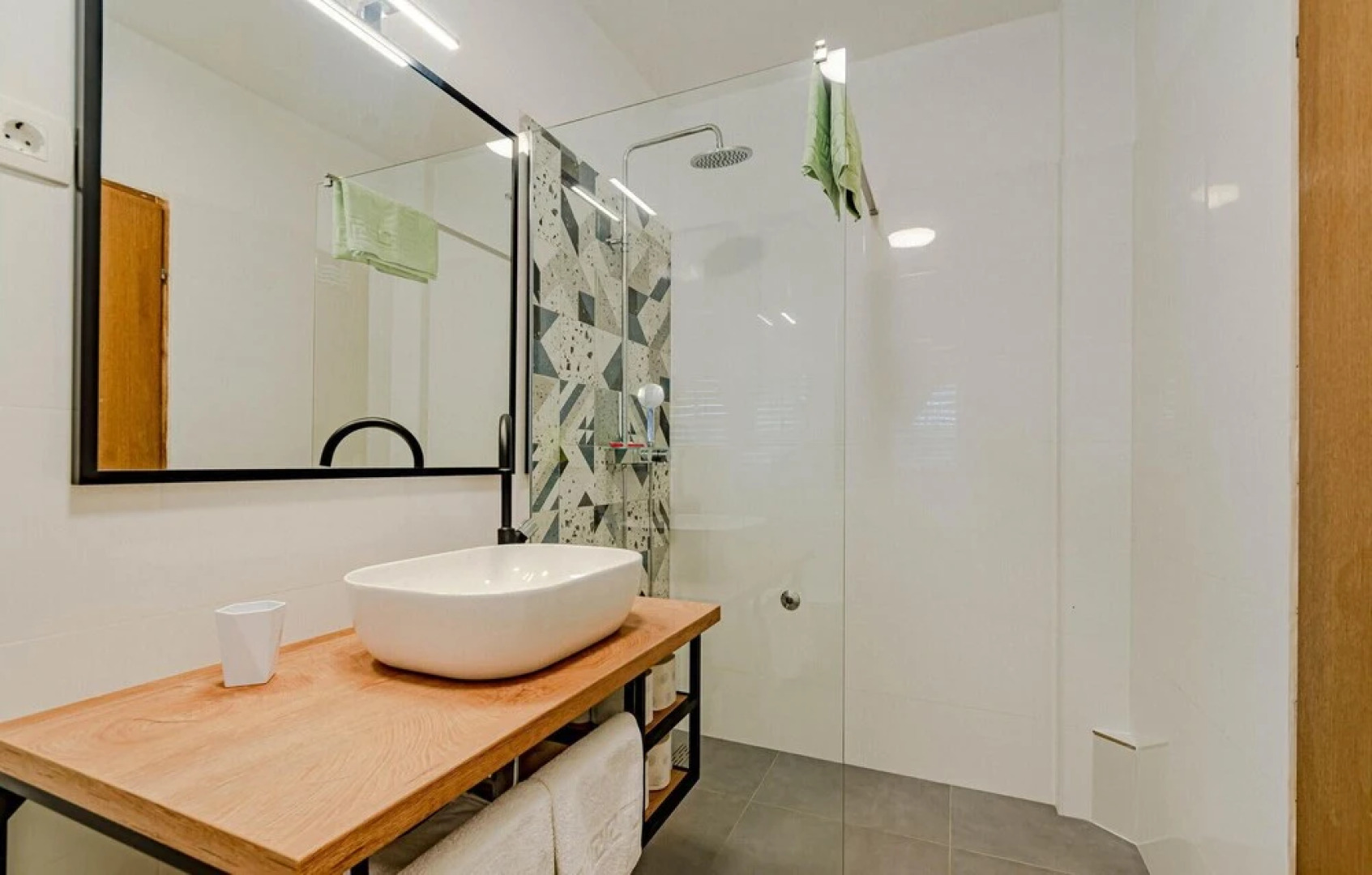 Beautiful Home in Prigradica With Wifi and 7 Bedrooms