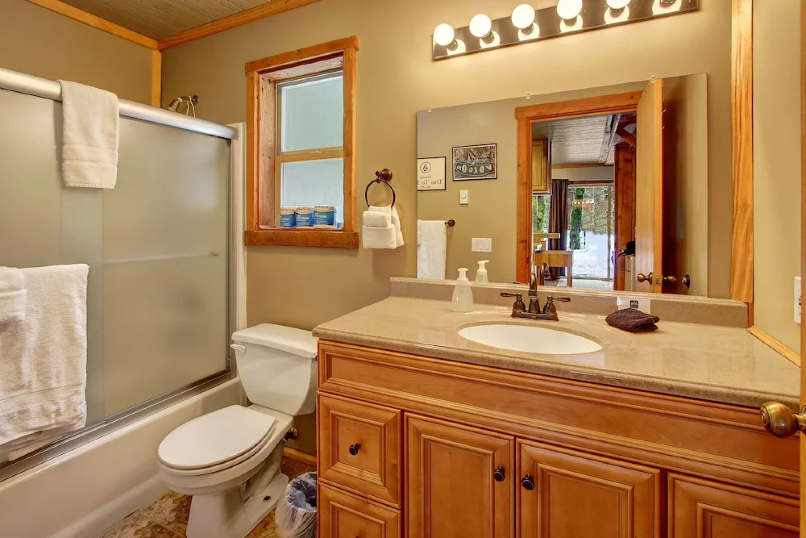 Cedar Sky Cabin - Three Bedroom Cabin with Hot Tub