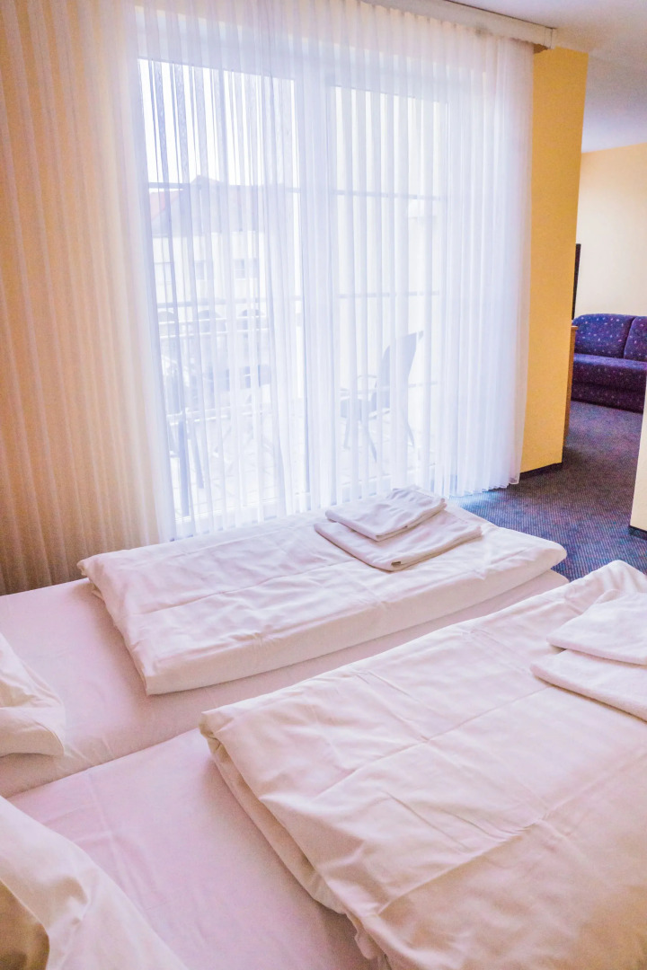 Warias Hotel & Restaurant